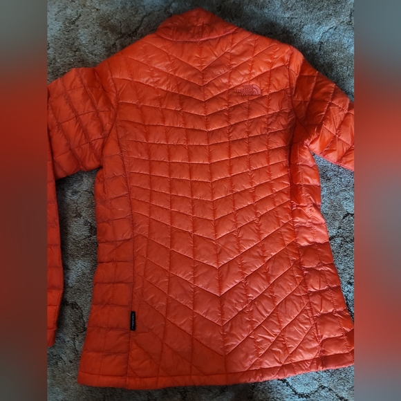 The North Face Women's Trekker Thermoball Jacket - Packable - Picture 2 of 6